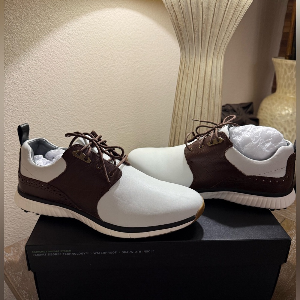 Men's White and Brown Sneakers
Johnston&Murphy golf XC4 size 10